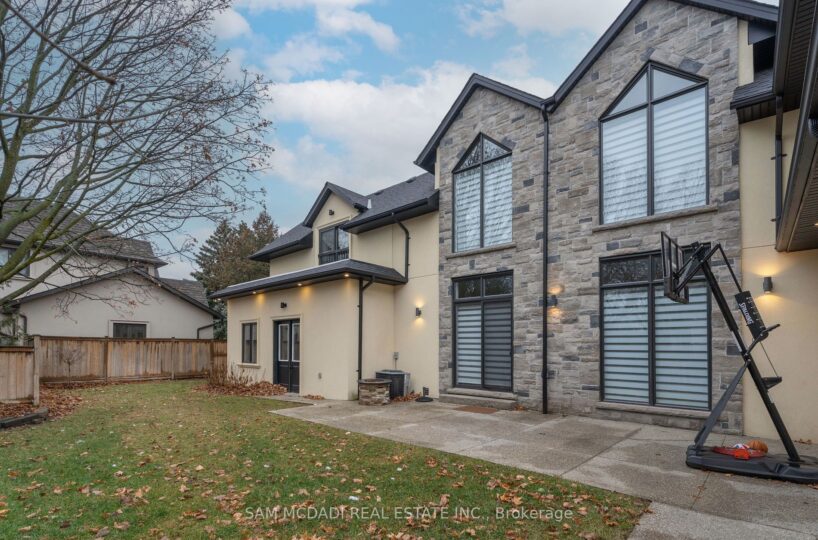 168 Nelson St - Featured Listing in Oakville by Sam McDadi - 39