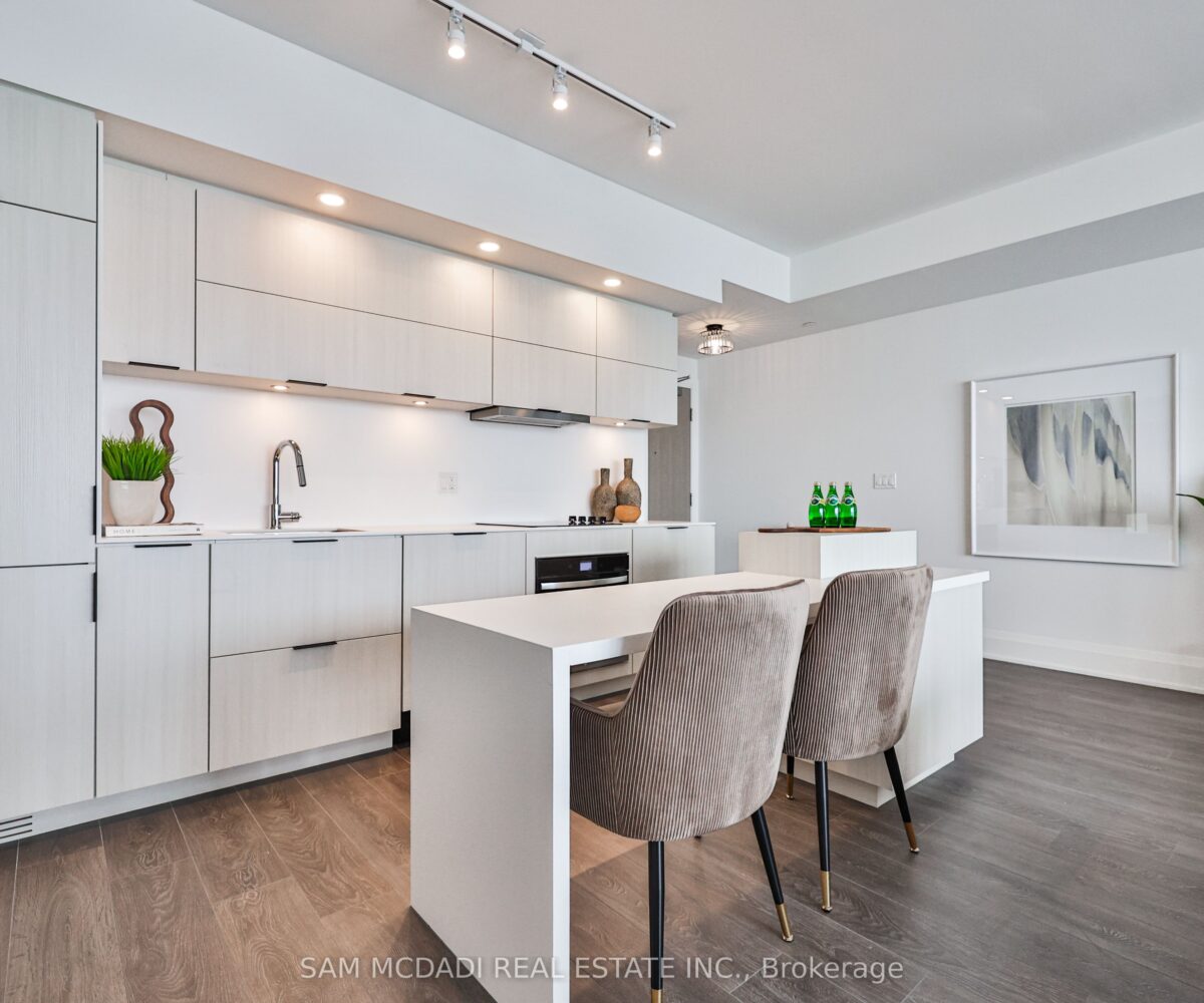 2204 – 370 Martha Street – Featured Listing in Burlington by Sam McDadi – 16