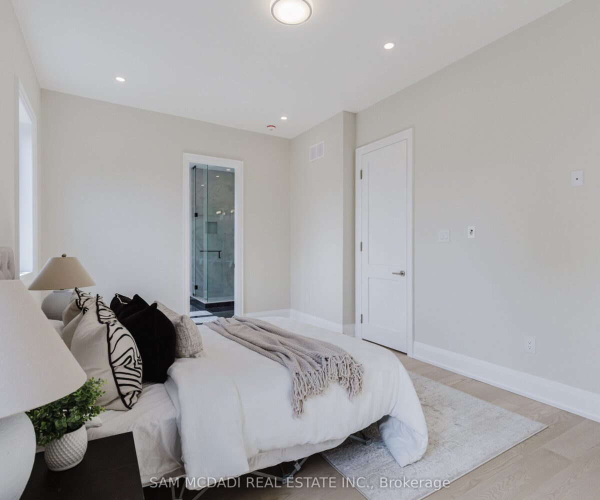 2346 Rebecca Street – Featured Listing in Oakville by Sam McDadi – 24