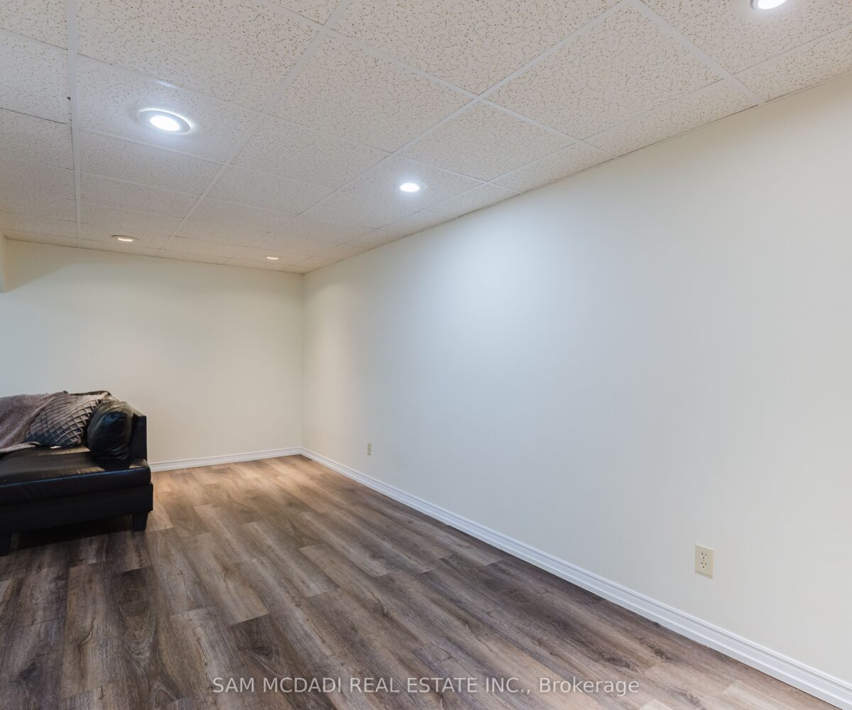 522 Roseheath Drive – Featured Listing in Milton by Sam McDadi – 24