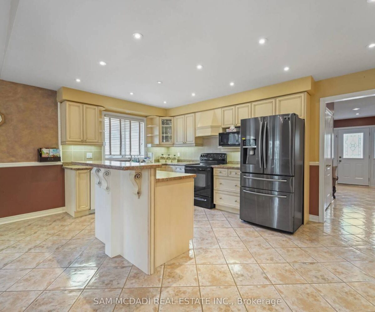 84 Maryland Drive – Featured Listing in Selwyn by Sam McDadi – 07